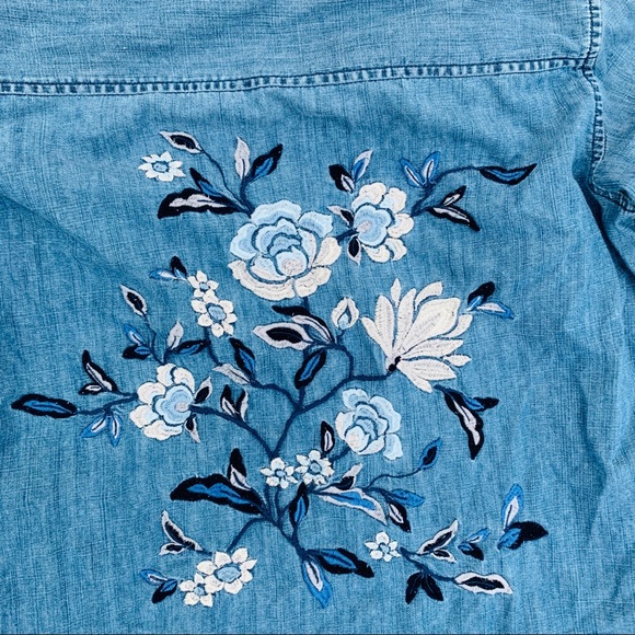 AEO Embroidered Floral Oversized Shirt Jean Top - Picture 14 of 16